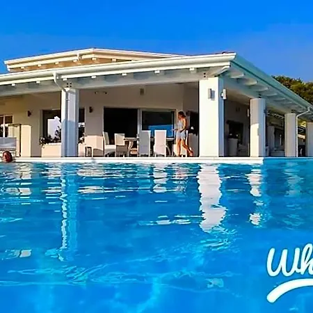 Resort White Club *