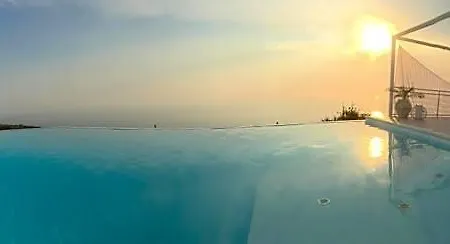 White Club Resort *